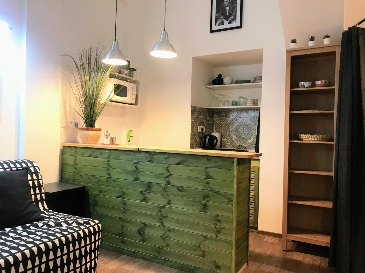 Fun Tiki Vibe / Charles Bridge / Netflix Appartement