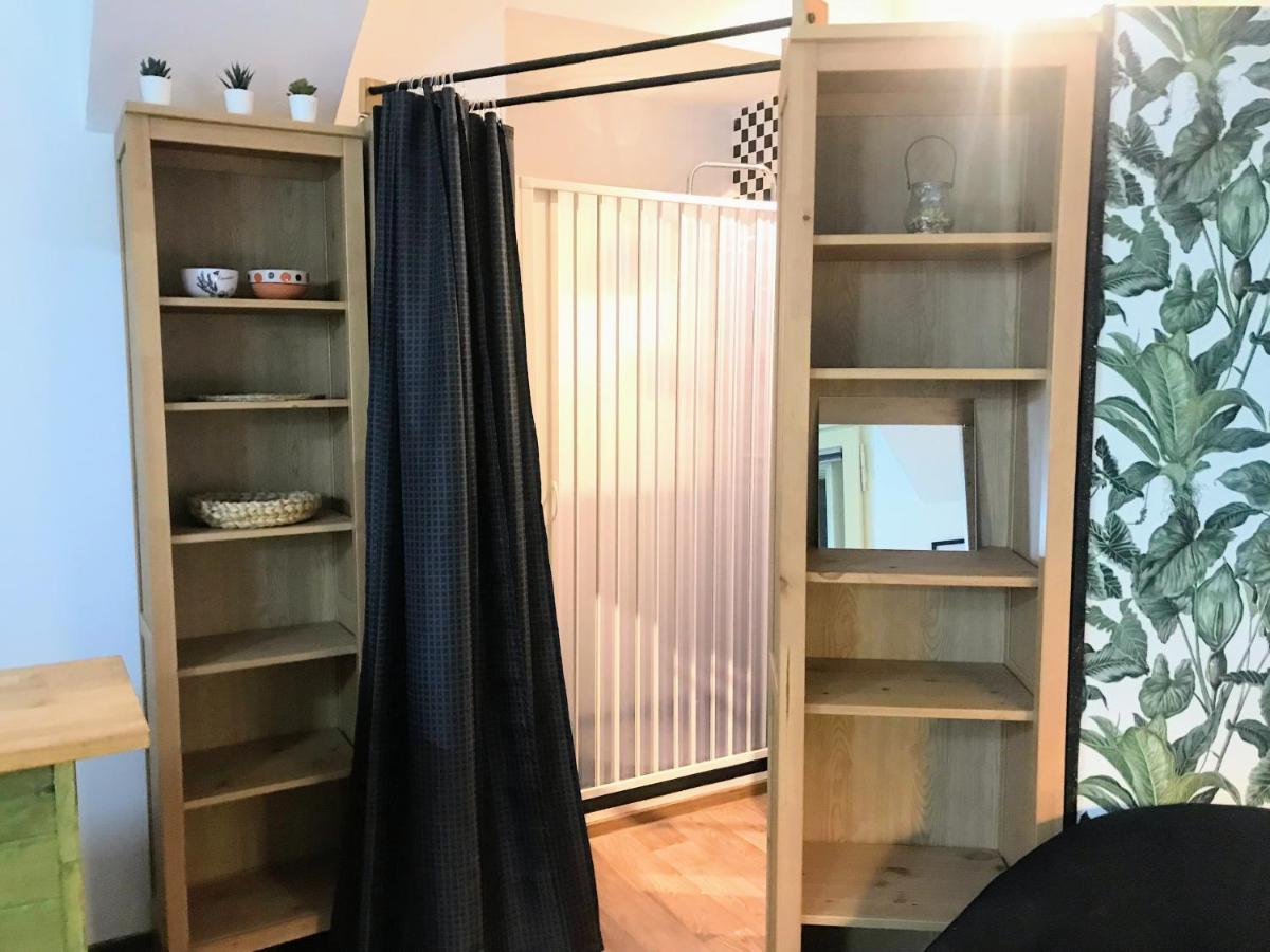 Fun Tiki Vibe / Charles Bridge / Netflix Appartement